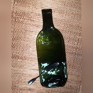 Wine bottle cheese tray and knife set